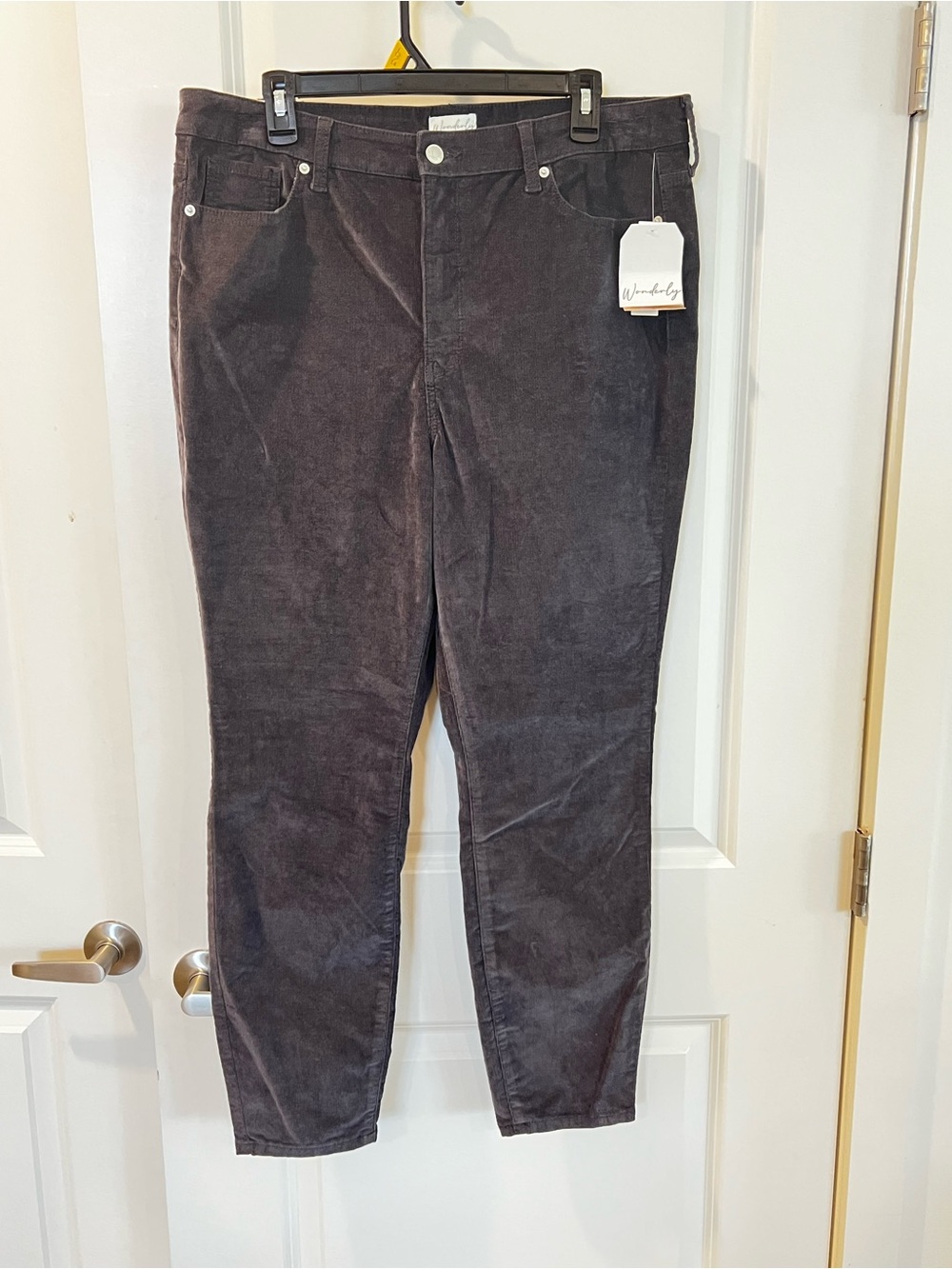 Wonderly High-Rise Corduroy Jeans in Dark Brown